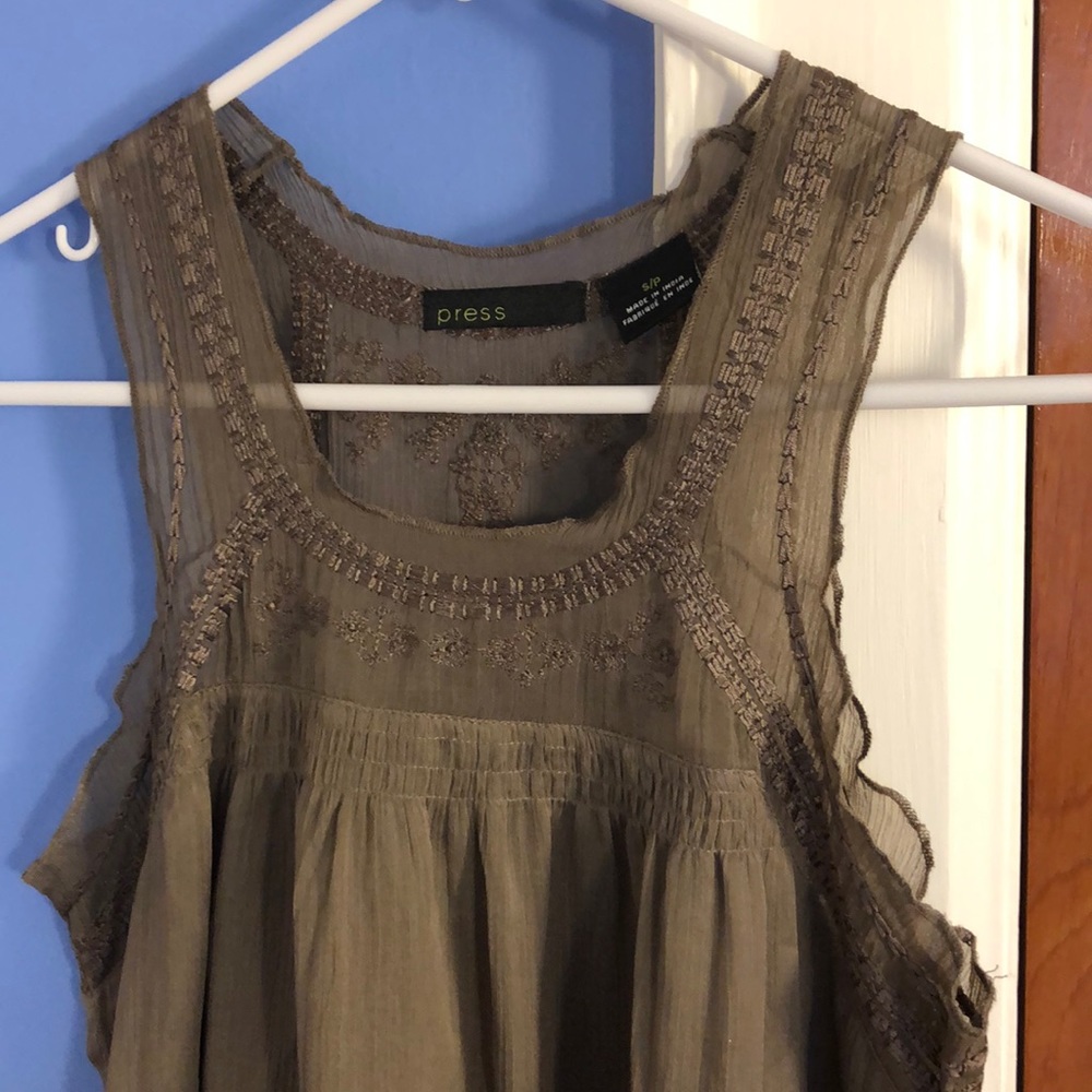 Pretty embroidered shift dress from Press! Sz S